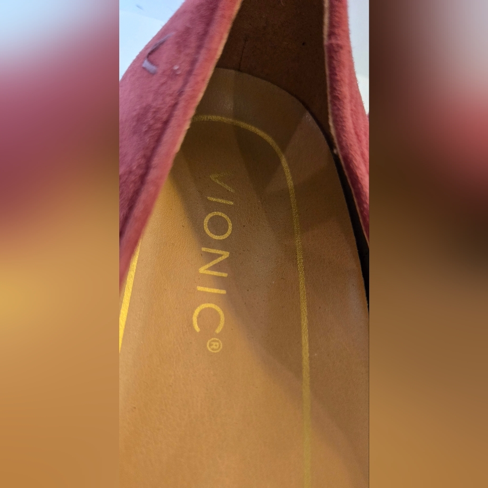 NWOT ! Vionic Burgundy Suede Leather Loafers Flats - Picture 3 of 13